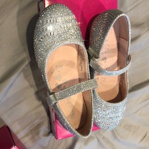 Girls sparkly dress shoes. Size 11. Never Worn